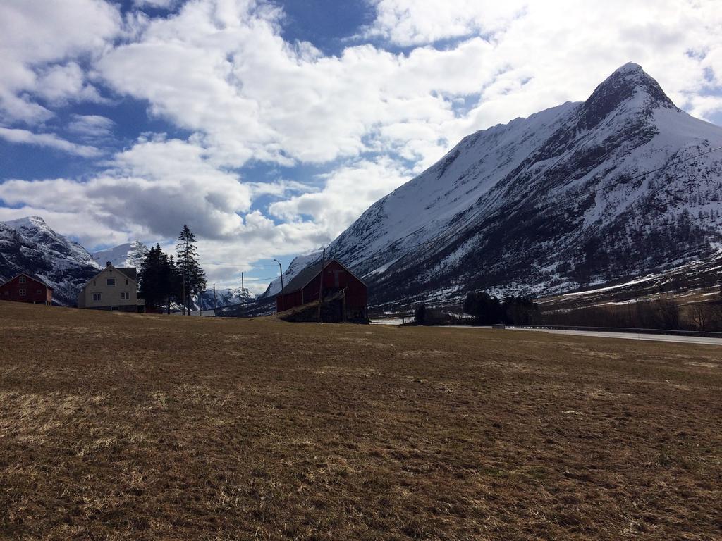 Overvoll Farm Stranda  Buitenkant foto