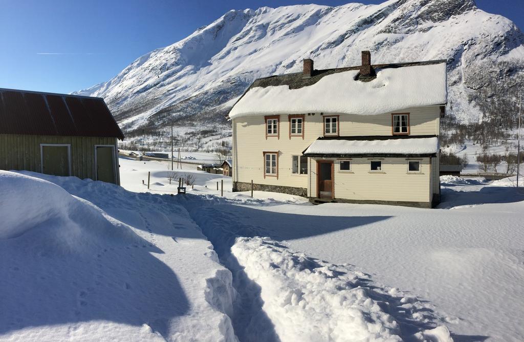 Overvoll Farm Stranda  Buitenkant foto
