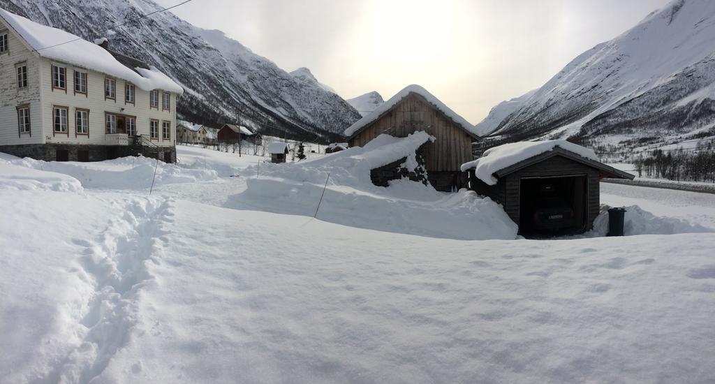 Overvoll Farm Stranda  Buitenkant foto