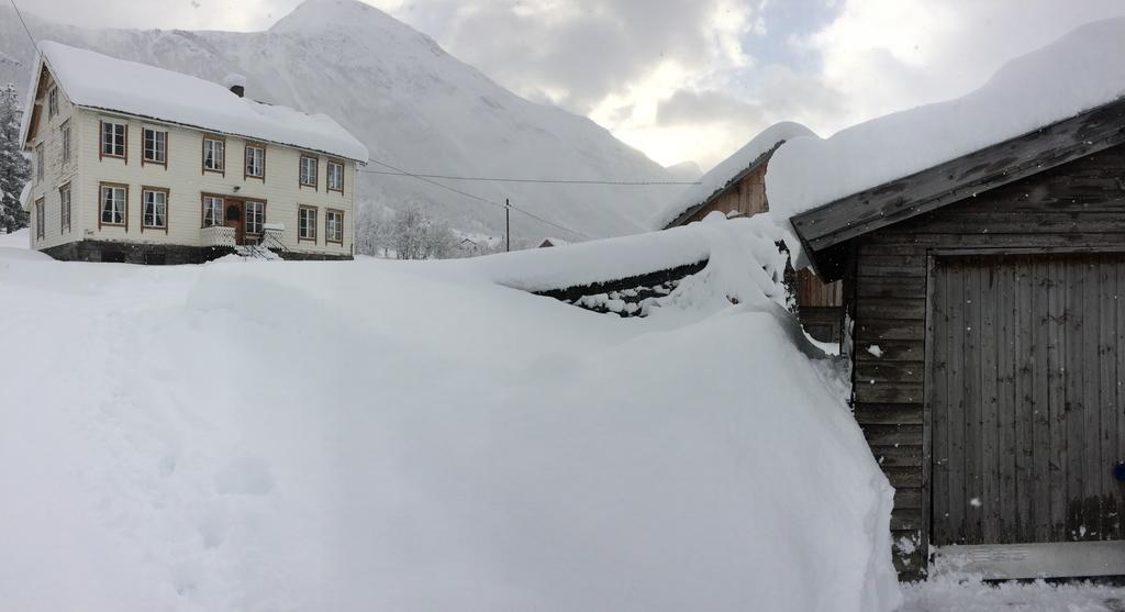 Overvoll Farm Stranda  Buitenkant foto