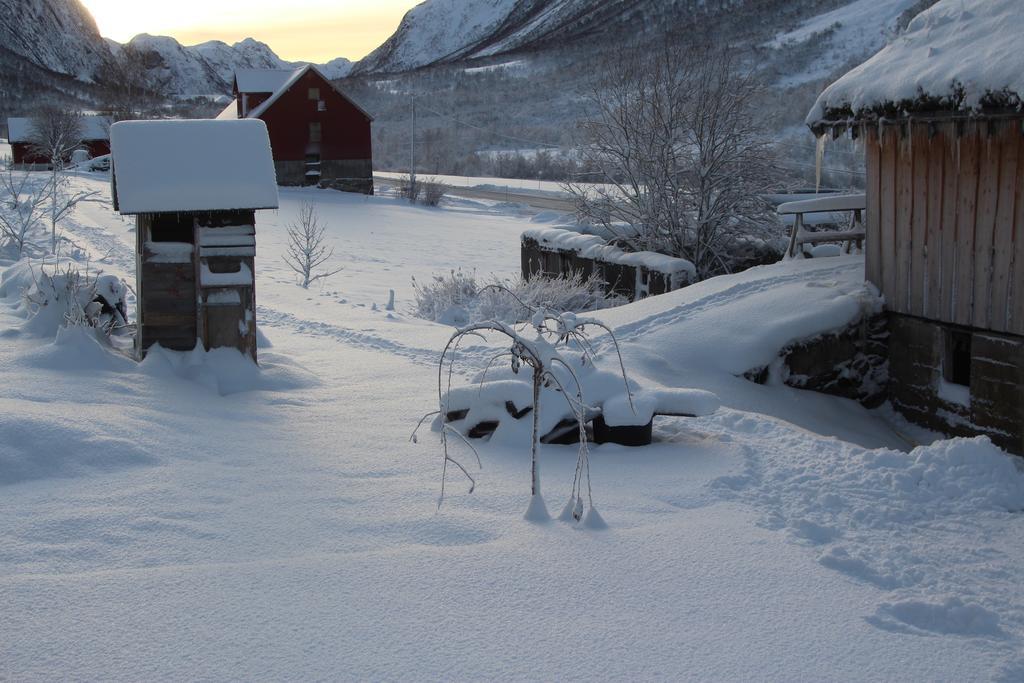 Overvoll Farm Stranda  Buitenkant foto